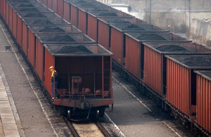 Пограничники на выезде из зоны АТО задержали уже более 10 тыс. тонн угля