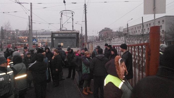 Працівники «Київпастрансу» оголосили страйк і не вийшли на частину маршрутів (ФОТО)