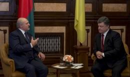 Порошенко поблагодарил Лукашенко за поддержку Киева
