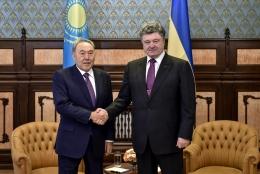 Назарбаев готов присоединиться к мирному урегулированию на Донбассе