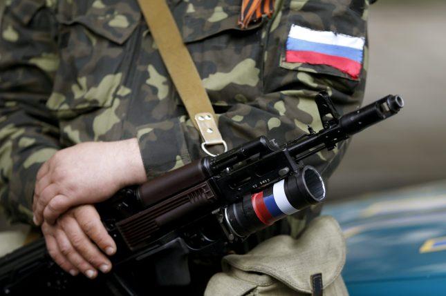 На Луганщині бойовики відводять із передової важку техніку