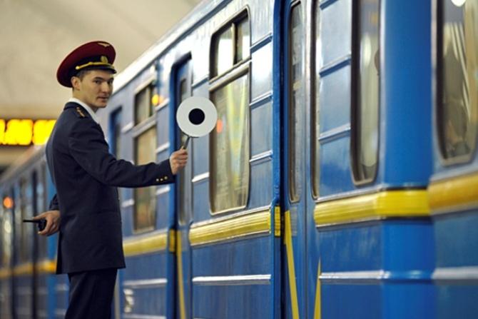 В Киеве поезда метро будут ездить медленнее