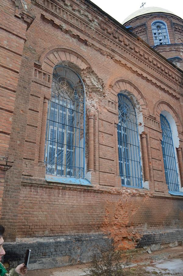 Накануне Крещения террористы из «Градов» обстреляли церковь на Луганщине. Под обстрел попали Матиос и Москаль (ФОТО)