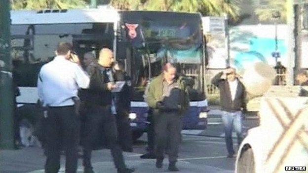 Теракт в Тель-Авиве: палестинец ранил ножом девять пассажиров автобуса