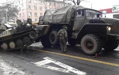 В Донецке в маршрутку въехал грузовик террористов, а в него — БТР (ФОТО)