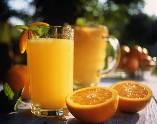 Апельсиновый сок полезнее свежего фрукта
