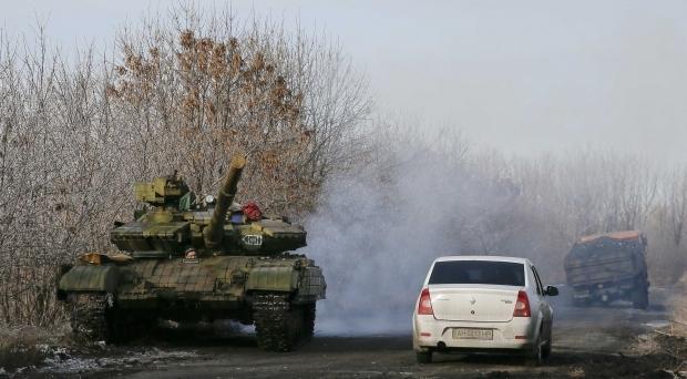 На Луганщине между 29-м и 31-м блокпостами стоят российские танки — Москаль