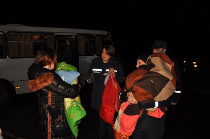 Из Дебальцева и еще двух городов спасатели вывезли за день более 150 человек