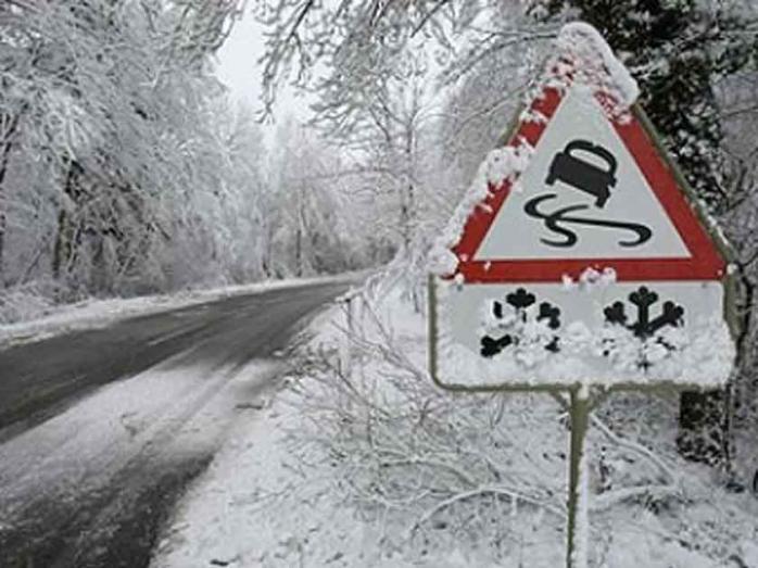 Обережно на дорогах: в Україні ожеледиця