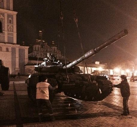 У центрі Києва сьогодні покажуть захоплену на Донбасі російську зброю (ФОТО)