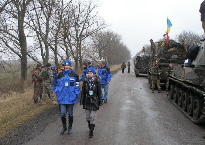 Українські війська відвели артилерійські установки «Акація» в присутності ОБСЄ