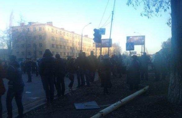 В Константиновке начались потасовки возле общежития украинских военных — журналист (ФОТО, ВИДЕО)