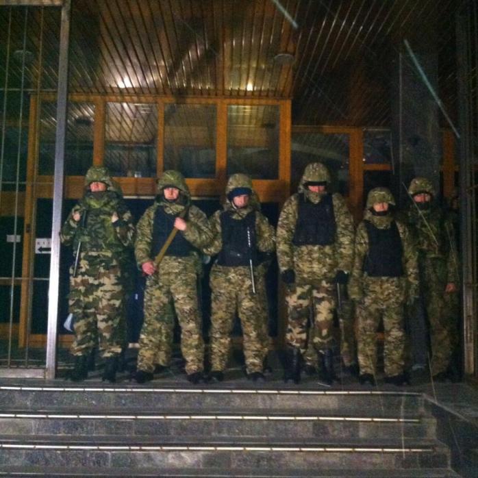 Вход в «Укрнафту» заблокировали автоматчики из батальона «Днепр-1» — нардеп