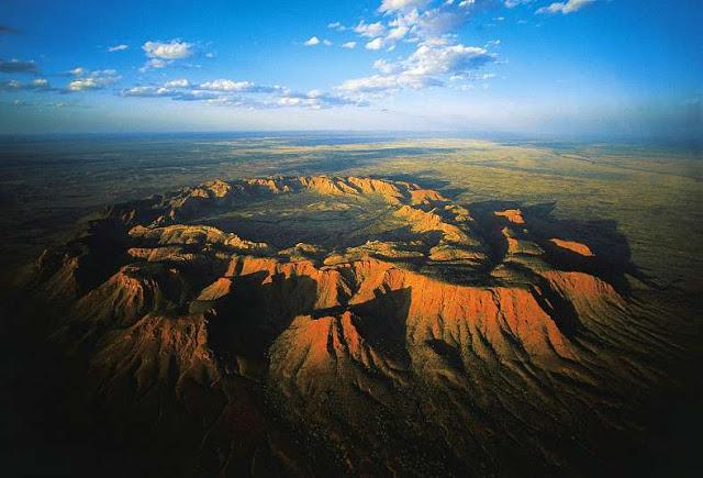 В Австралії випадково виявили найбільші на Землі метеоритні кратери