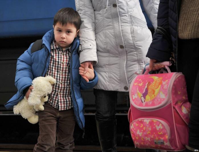 З Криму та Донбасу переселились вже майже 1,2 млн людей