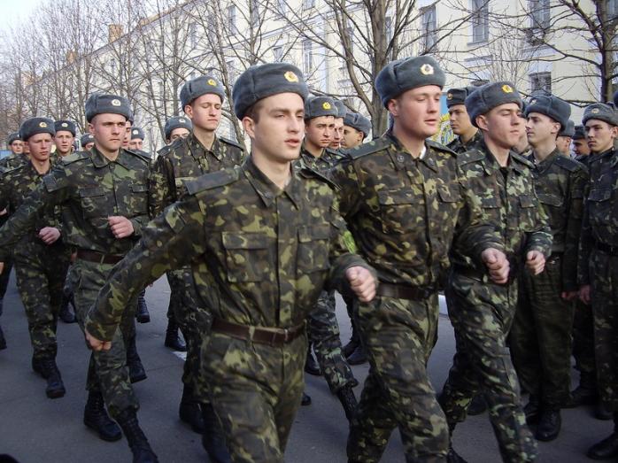 Более 21 тыс. украинцев призовут в армию до конца весны