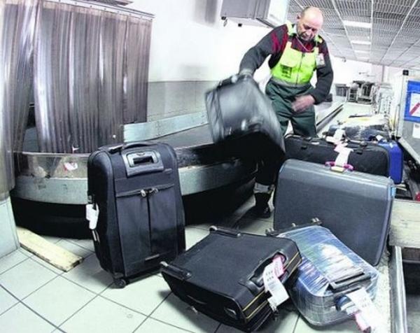 Сотрудников аэропорта Борисполь поймали на краже багажа