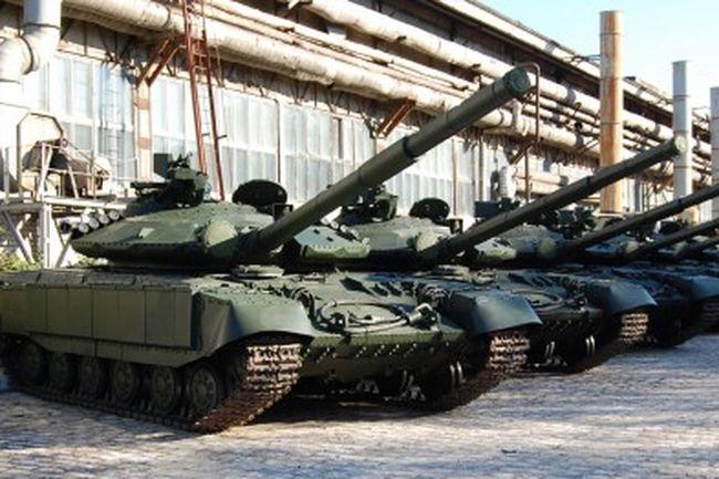 Боевики разместили танки возле школы и детского сада (ВИДЕО)