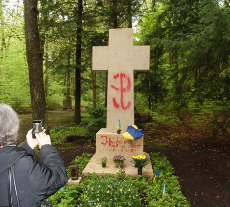 У Мюнхені осквернили могилу Бандери (ФОТО)