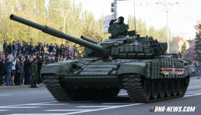 В Донецке и Луганске парады прошли без провокаций (ФОТО)