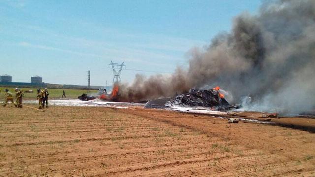 При крушении военного самолета в Испании спаслись два человека (ВИДЕО)