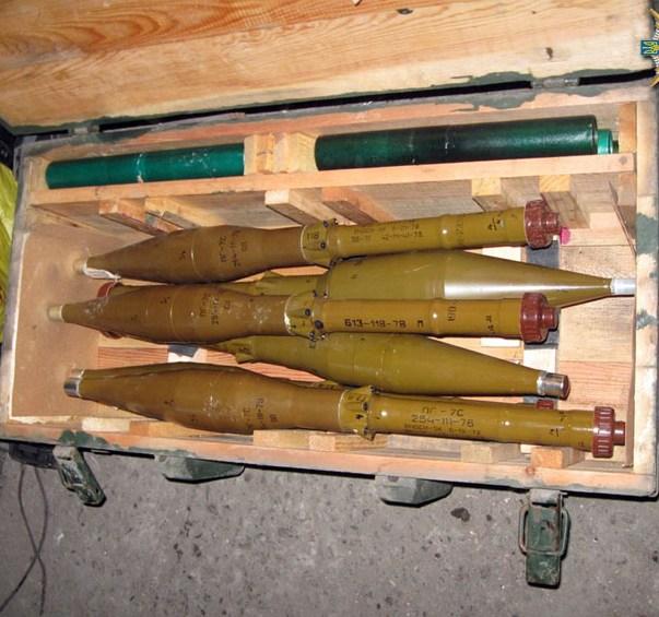 У Красноармійську знайшли склад зброї з гранатометами і тисячами набоїв (ФОТО)