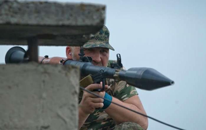 Терористи на Донбасі активно стріляють із протитанкової зброї