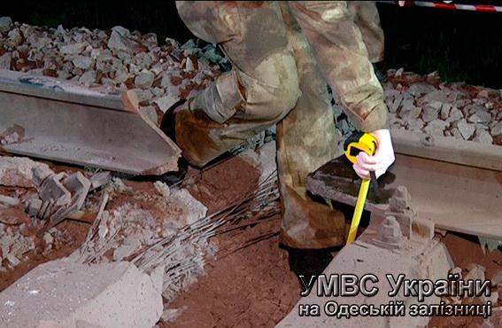 МВС вважає диверсією вибух на залізничному мосту в Одесі