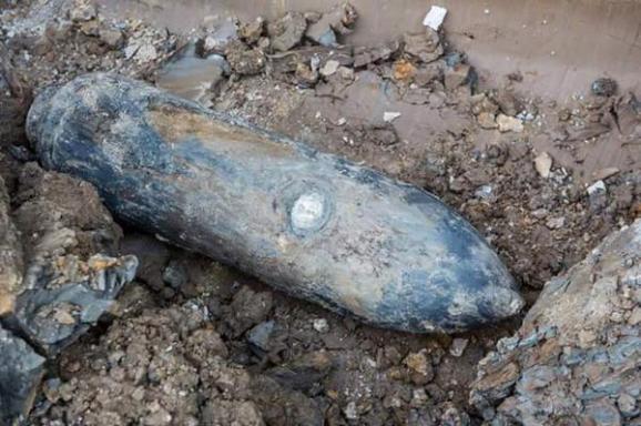 У Лондоні під стадіоном знайшли 50-кілограмову бомбу (ФОТО)