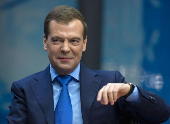 Медведев пожаловался на плохой сервис в Крыму