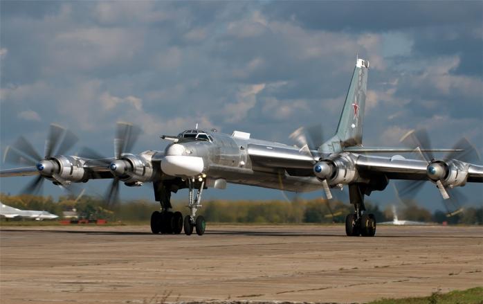 В России на аэродроме Украинка загорелся стратегический бомбардировщик