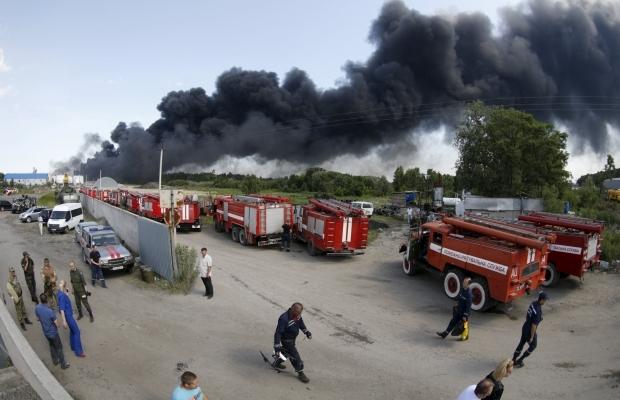 Спасатели восстановили полный контроль над нефтебазой под Васильковом