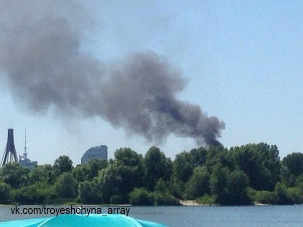 В Киеве горит Труханов остров
