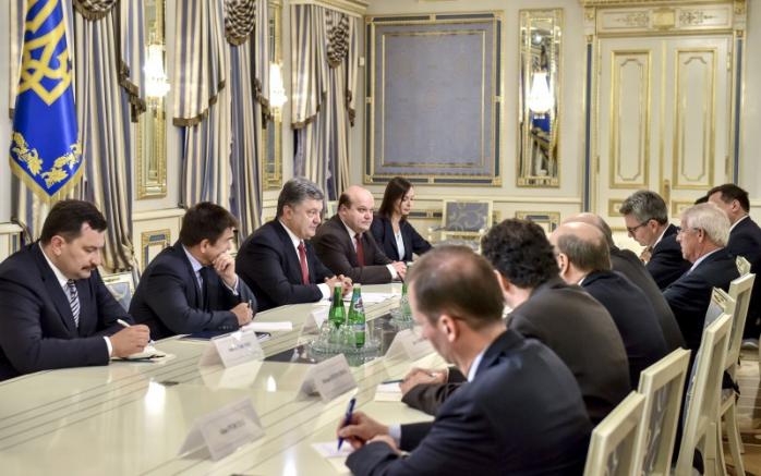 Порошенко призвал предусмотреть новую волну санкций против России