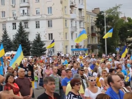 Рік без бойовиків: у Краматорську тисячі людей заспівали Гімн України (ФОТО, ВІДЕО)