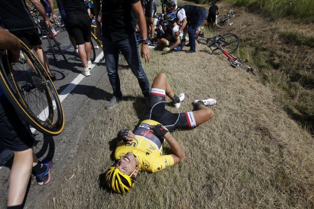 У Бельгії в аварії на змаганнях Tour de France постраждали близько 20 велосипедистів
