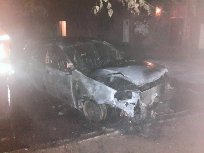 В Ужгороде сгорел автомобиль прокурора (ВИДЕО)