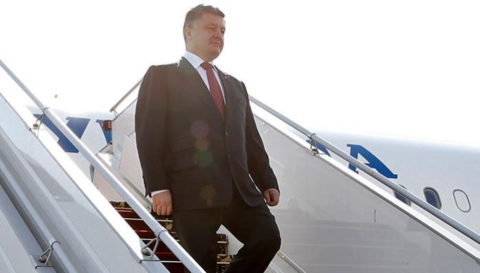 Порошенко назвал неадекватными цены на авиаперевозки в Украине