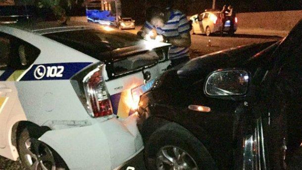 У Києві під час погоні правопорушник розбив дві поліцейські машини (ФОТО)