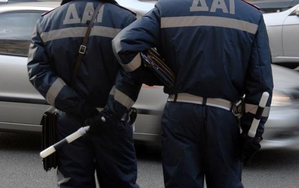 В Киеве на взятке в 2 тыс. долл. попался сотрудник ГАИ