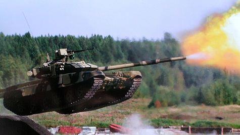 На армійських іграх в Росії перевернувся танк (ВІДЕО)