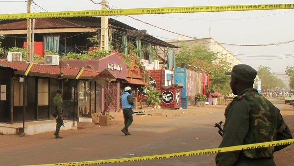 В Мали террористы захватили в заложники иностранцев, в том числе украинца