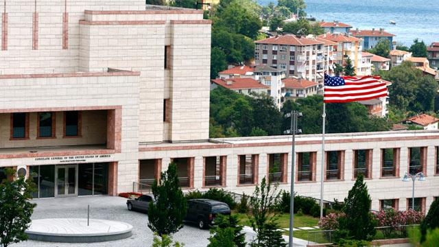 У Стамбулі невідомі обстріляли консульство США