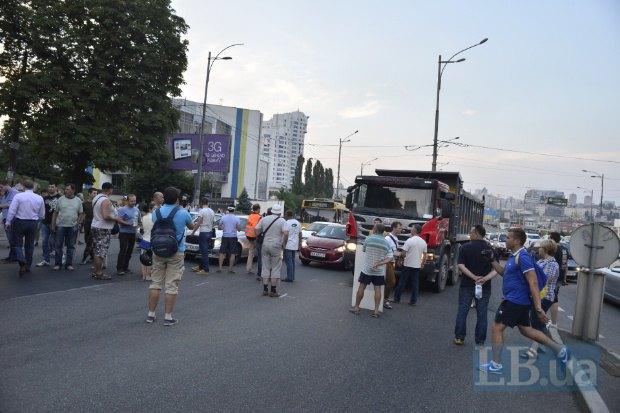 В Киеве противники застройки перекрывали Голосеевский проспект (ФОТО)
