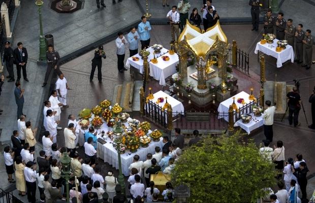 В Таиланде провели траурную церемонию по погибшим во взрыве (ФОТО)