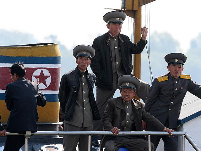 Північна Корея вивела у Жовте море 20 десантних катерів