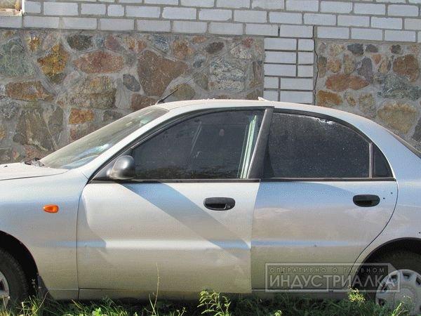 В Запорожье из автомата обстреляли автомобиль, водитель в больнице
