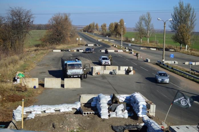 На Донбассе пограничники задержали девять автомобилей, пытавшихся объехать КПП