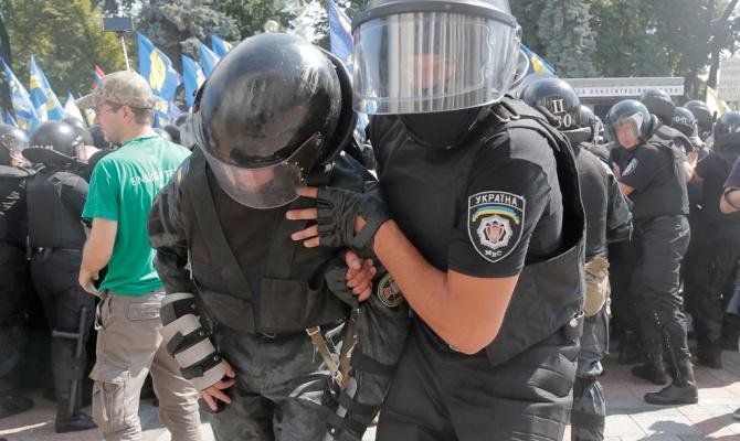 После столкновений под Радой задержанными остаются 18 человек — Шкиряк