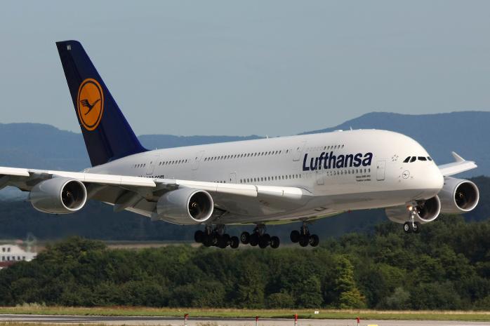 Через страйк пілотів Lufthansa скасувала тисячі рейсів